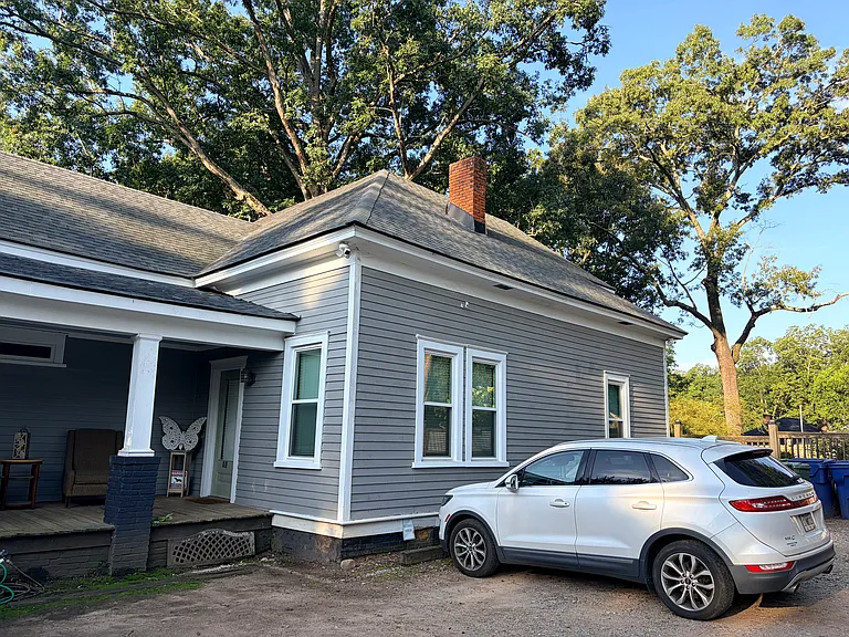 34 Rockyford Rd NE #D — Photo 11