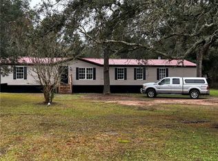 33 Happy Landing Rd, Waynesville, GA 31566