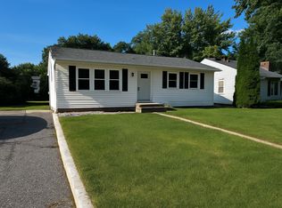 1221 Vincent Pl, Chaska, MN 55318