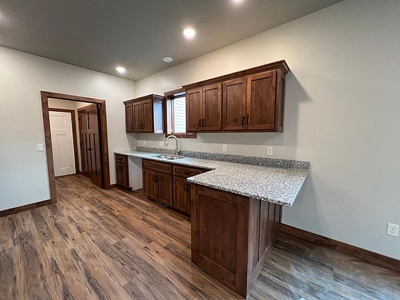 4th image of 16834 Piper Ln