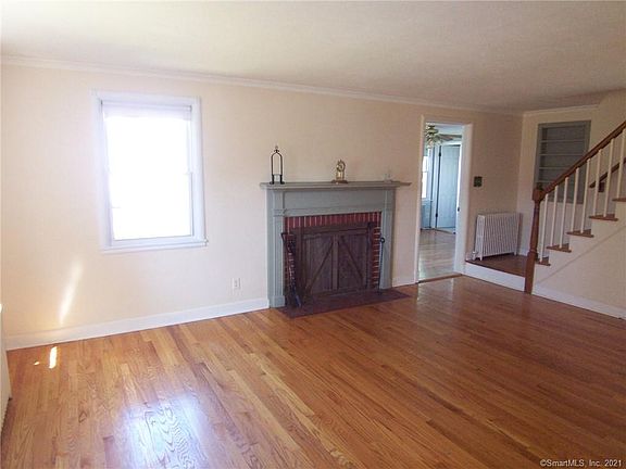 4th image of 396 Hills St