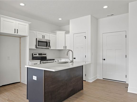 4th image of 1009 Summerset Pl