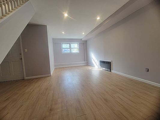 3rd image of 25 Monaco Pl #1