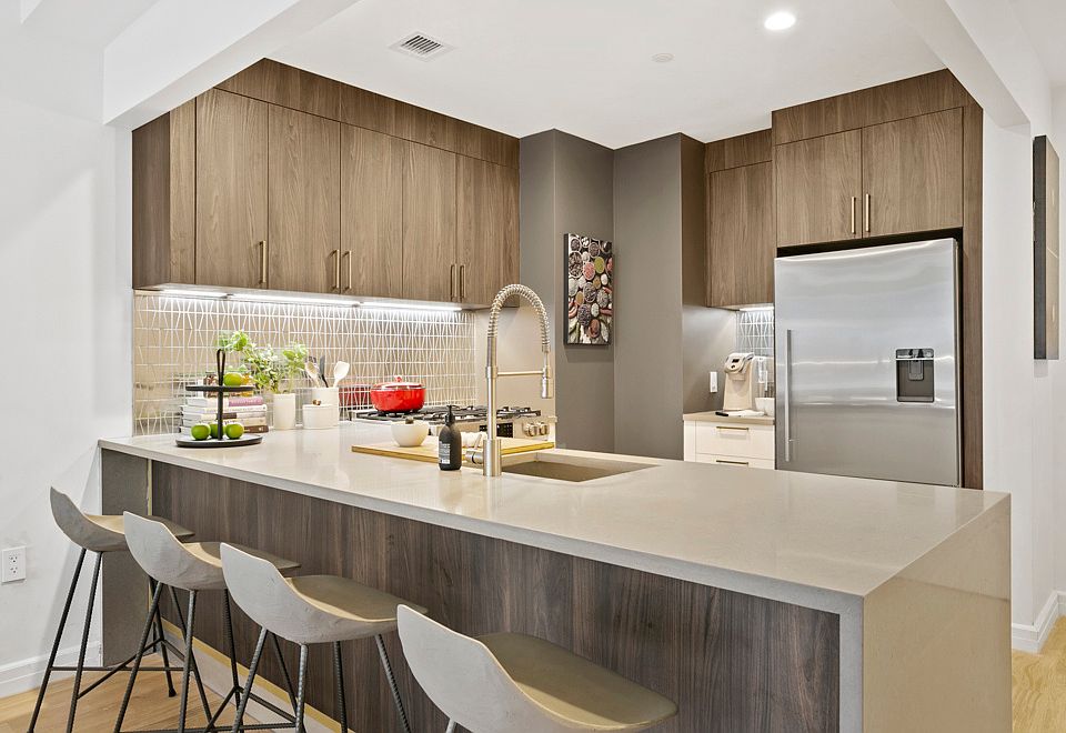 1st image of 470 Dean St #207