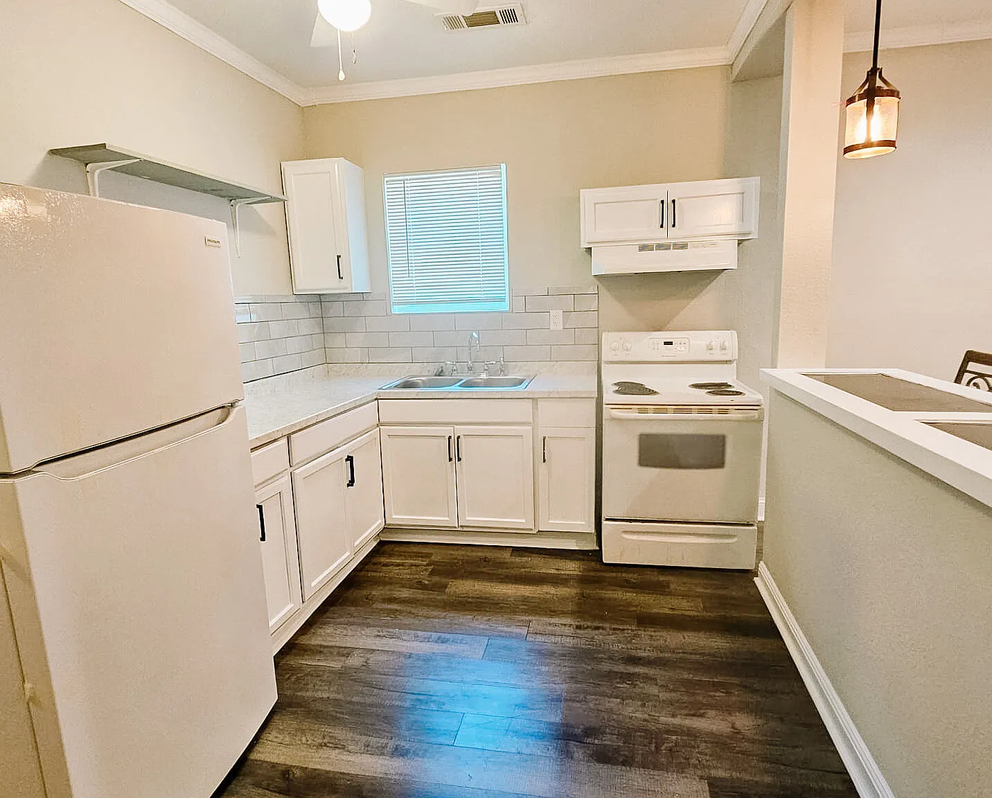 2 bed, 1.0 bath, 795 sqft, $824 — Photo 4
