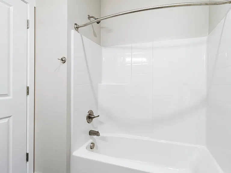 Arbor Crest Apartments — Photo 11