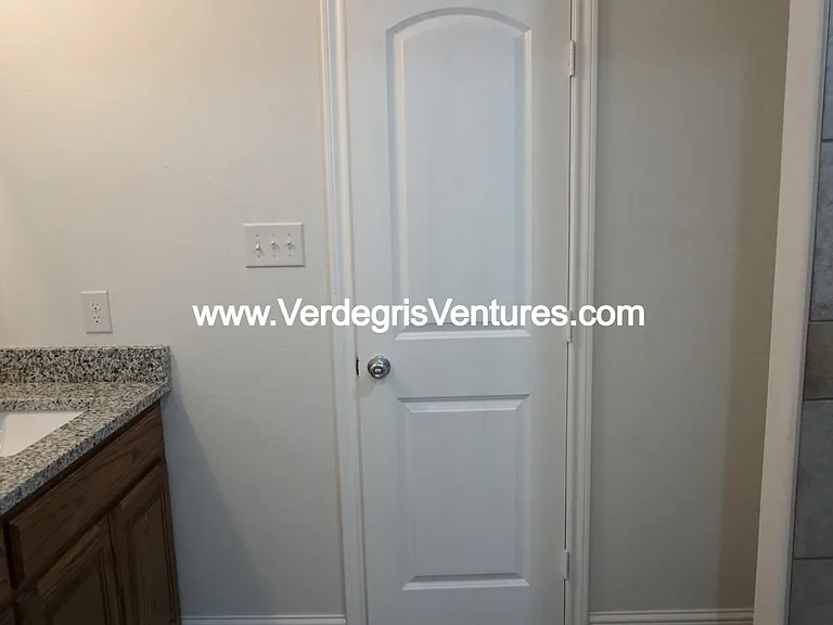 Principal bathroom