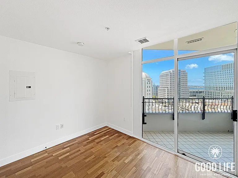 700 W Harbor Dr W #1306 — Photo 9