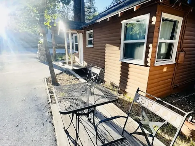 877 Tulip Ln — Photo 11