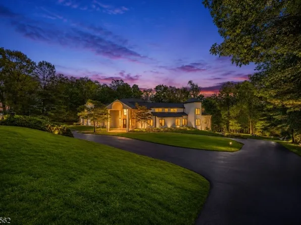 809 W Shore Dr, Kinnelon Boro, NJ 07405