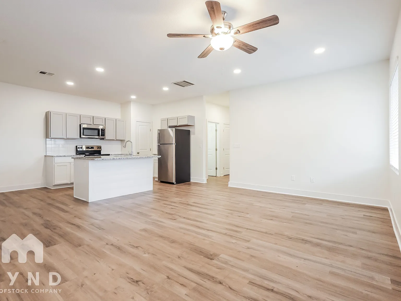 3 bed, 2.0 bath, 1265 sqft, $1,575 — Photo 2