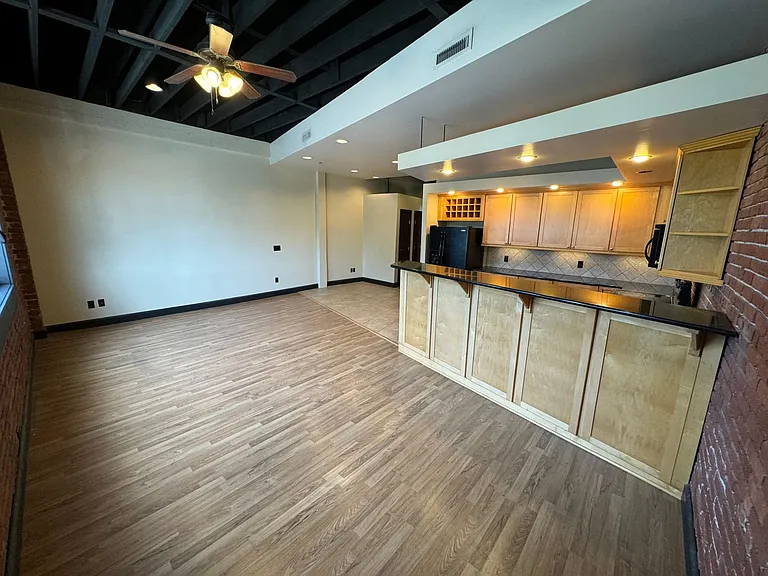431 W Walnut St #B — Photo 8