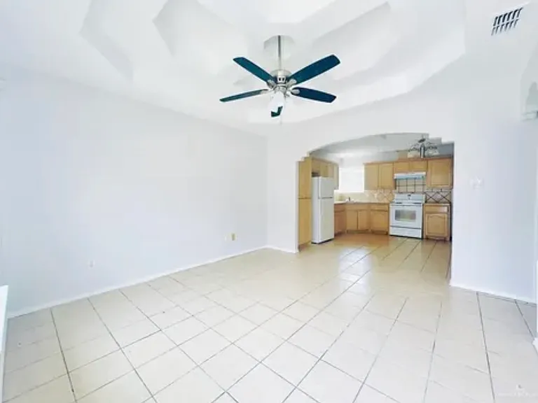 2208 W Candlelight Ln — Photo 5