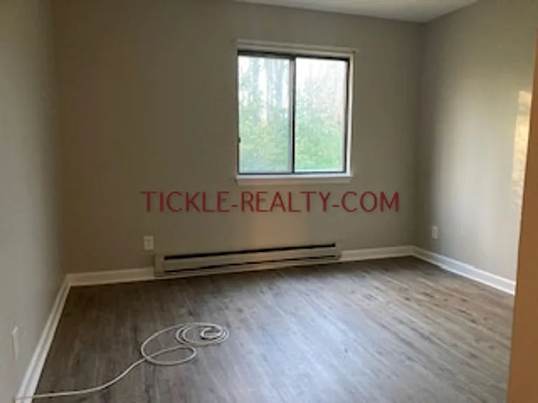 Creekwood Apartments - Farmington — Photo 18