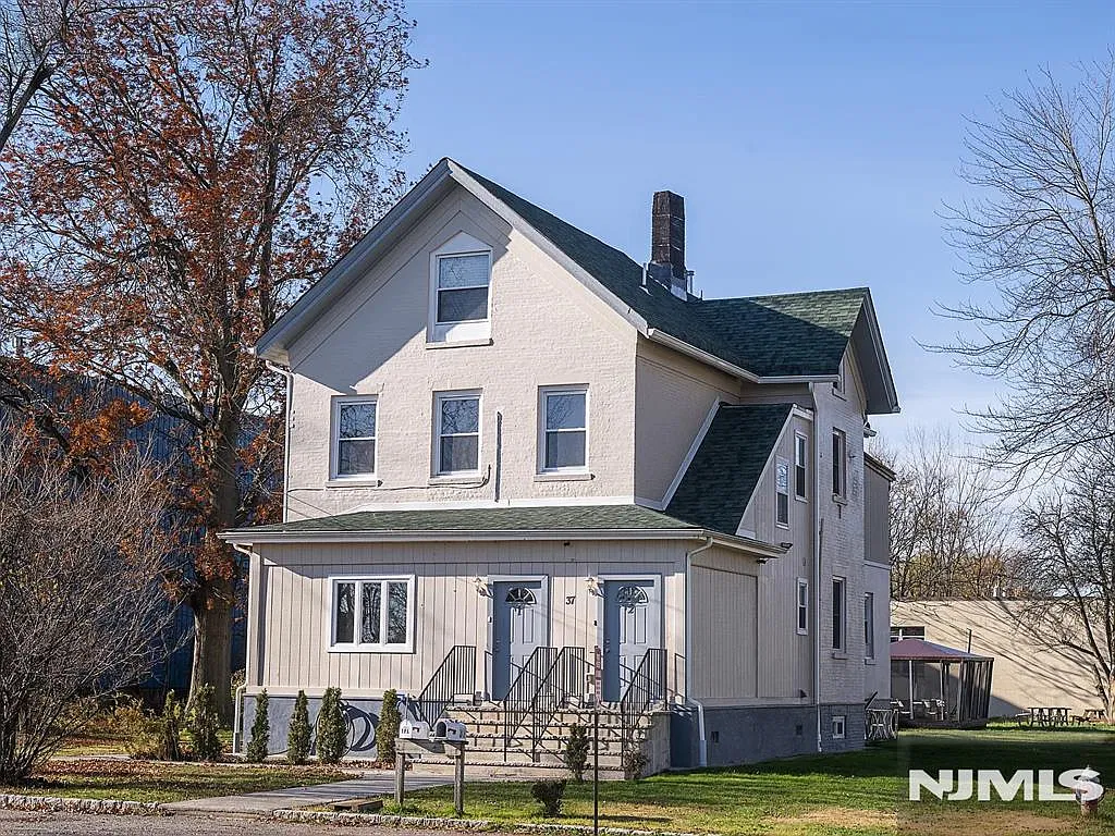 3 bed, 1.5 bath, 1200 sqft, $3,150 — Photo 2