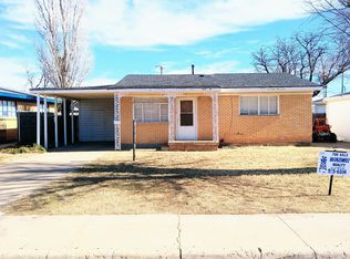 402 Oak Ave, Dumas, TX 79029