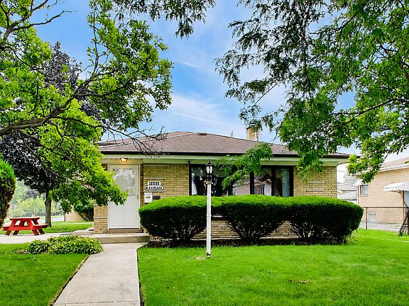 3rd image of 6101 W 80th Pl