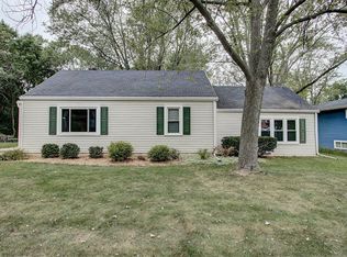 2625 N 111th St, Wauwatosa, WI 53226