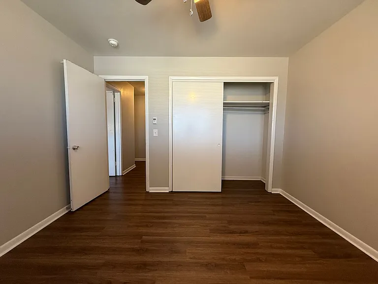 Executive House Apartments — Photo 53