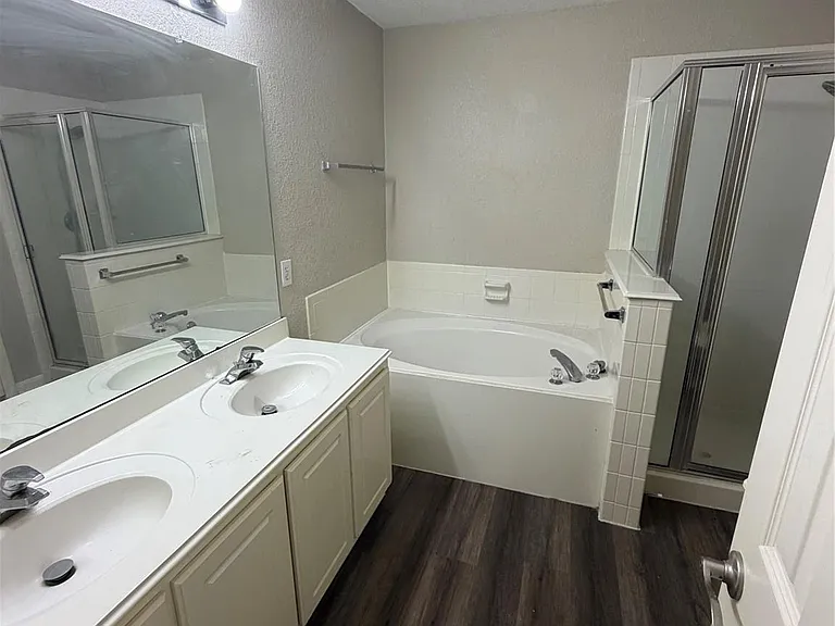 3219 Watercliff Ct — Photo 16