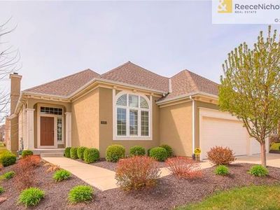 11684 S Carriage Rd, Olathe, KS, 66062