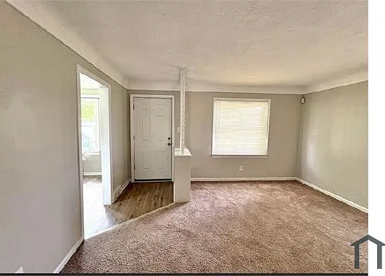 11910 Duchess St — Photo 4