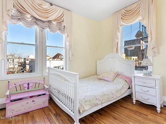3rd image of 3721 Neptune Ave