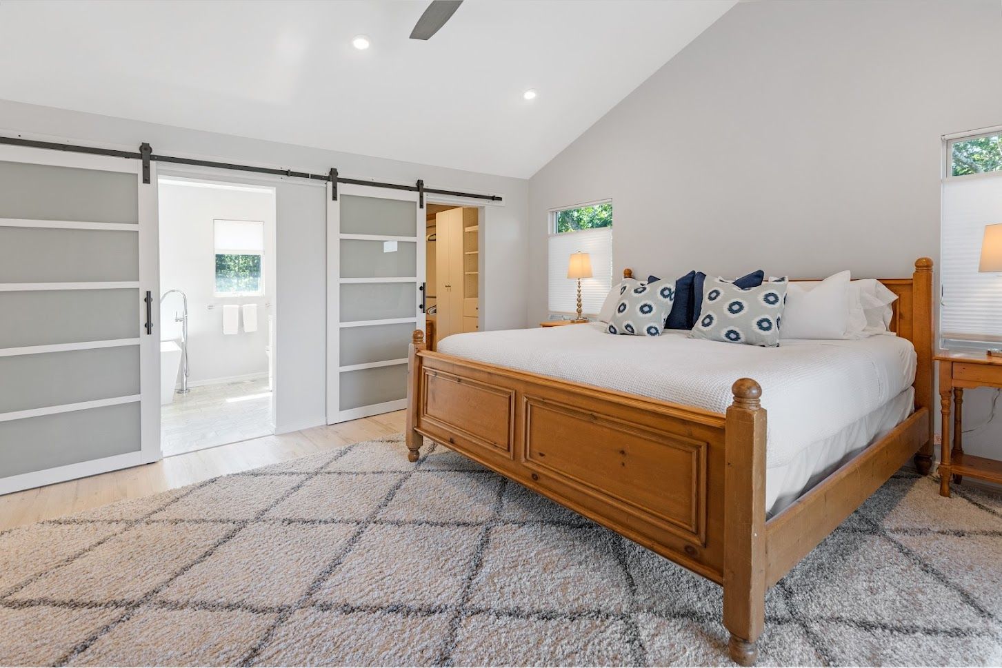 Primary en-suite bedroom