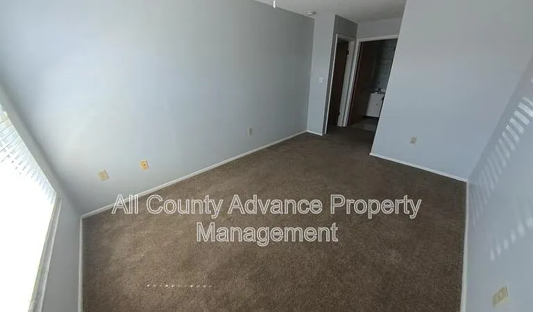 6189 Chesham Dr #1 — Photo 9