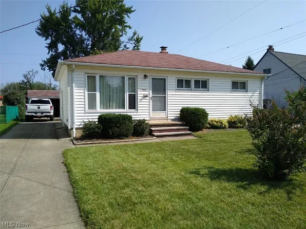 15358 Harrison Dr, Brookpark, OH 44142