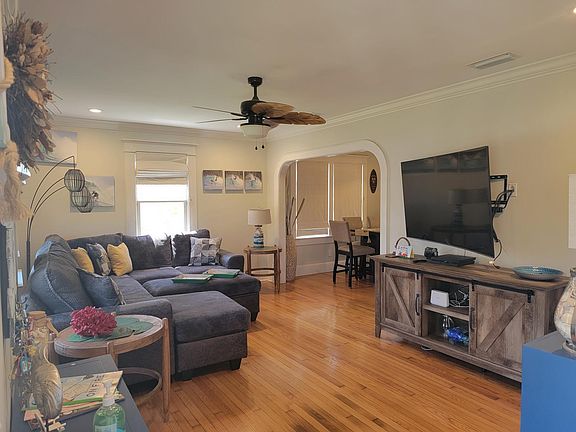 4th image of 331 Hillside Ave