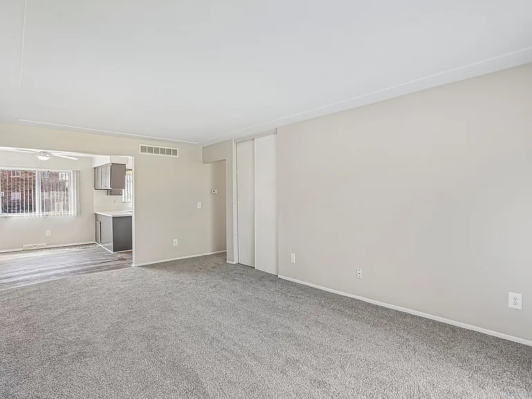 Rivercrest Apartments — Photo 83
