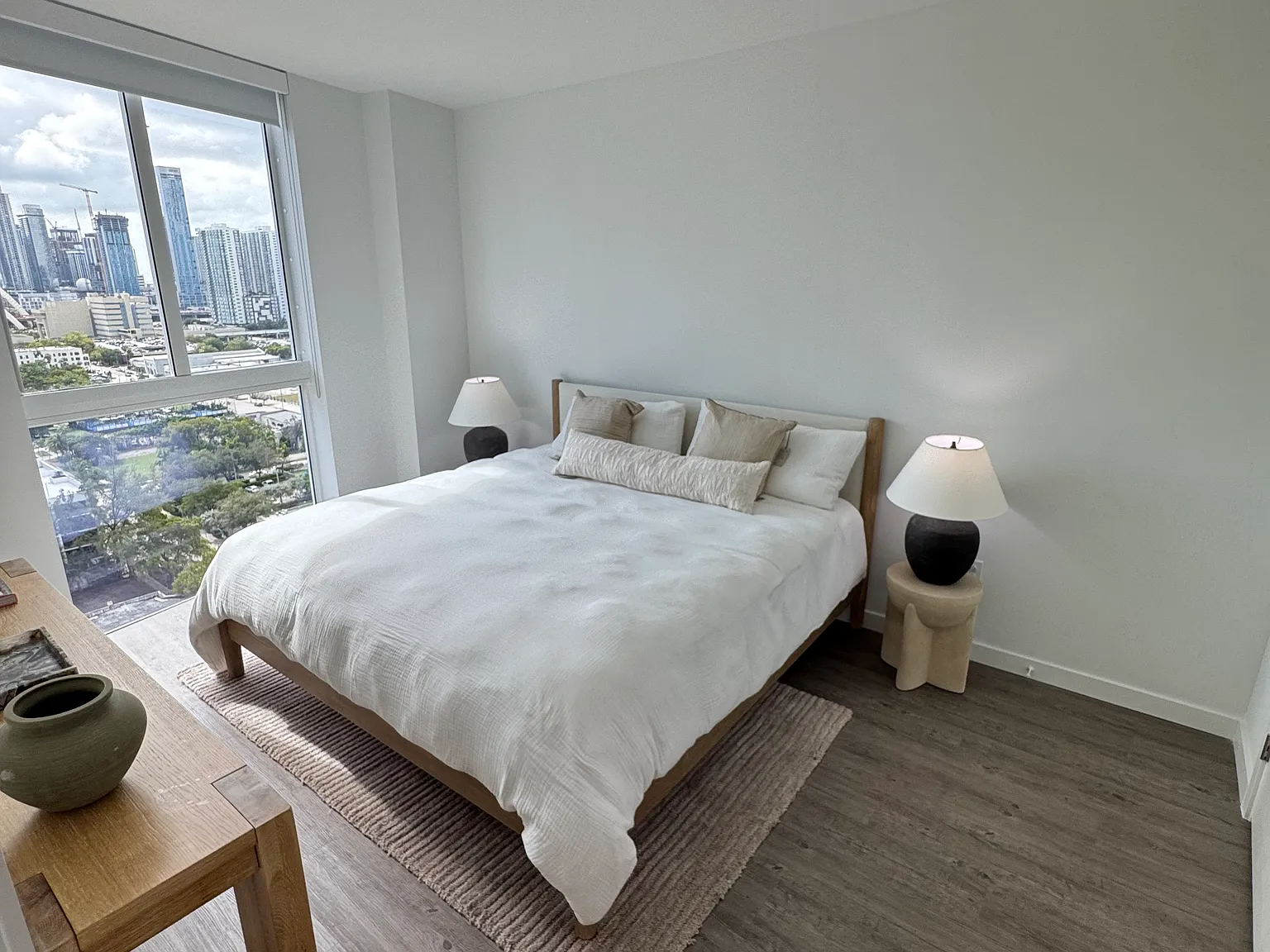 2 bed, 1000 sqft, $3,275 — Photo 4