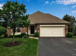 21 Lord Byron Ln, Williamsville, NY 14221