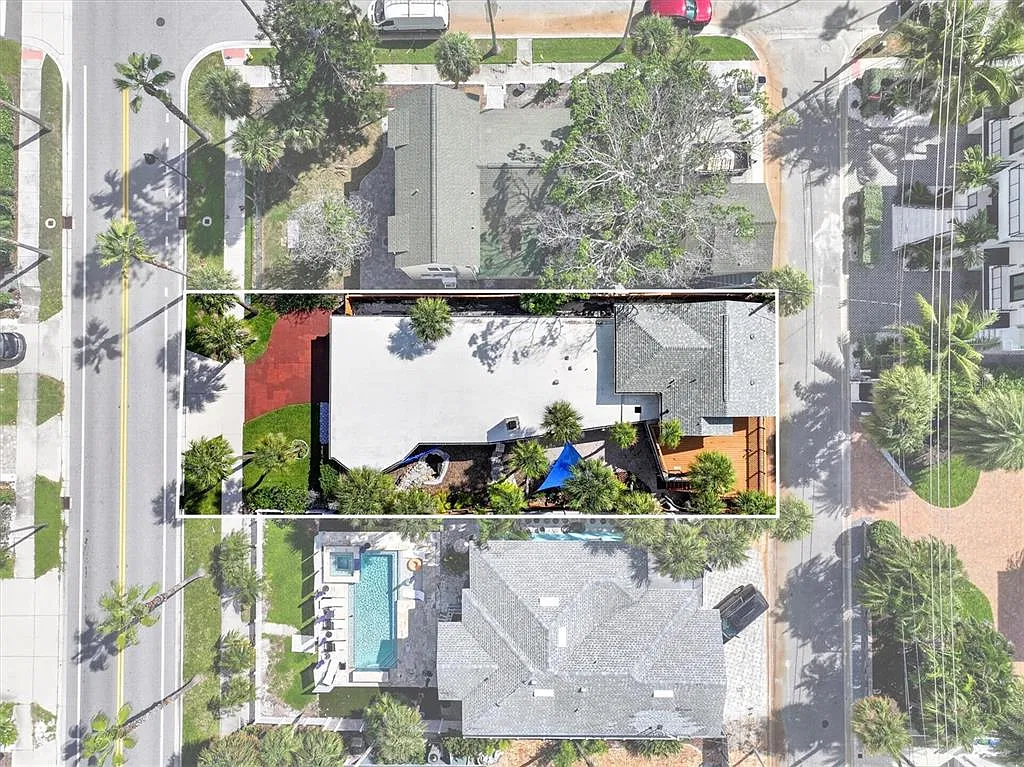 2 bed, 1.0 bath, 736 sqft, $2,300 — Photo 4