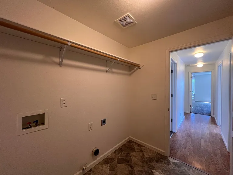 2628 Elizabeth Pkwy — Photo 30