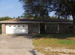 852 Twin Lakes Dr, Defuniak Springs, FL 32433