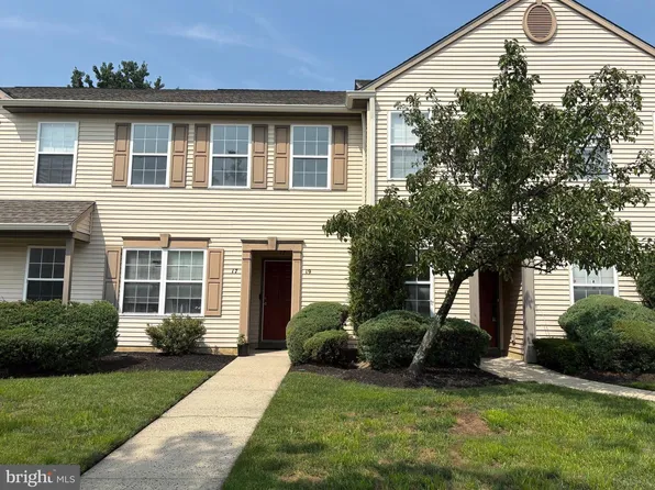 19 Foxglove Dr, Riverside, NJ 08075