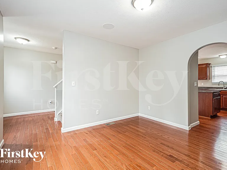 21 Hawthorne Dr — Photo 2