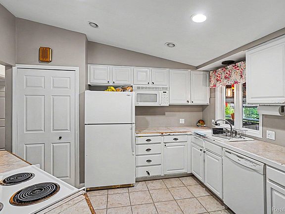 4th image of 205 Fitzner Dr