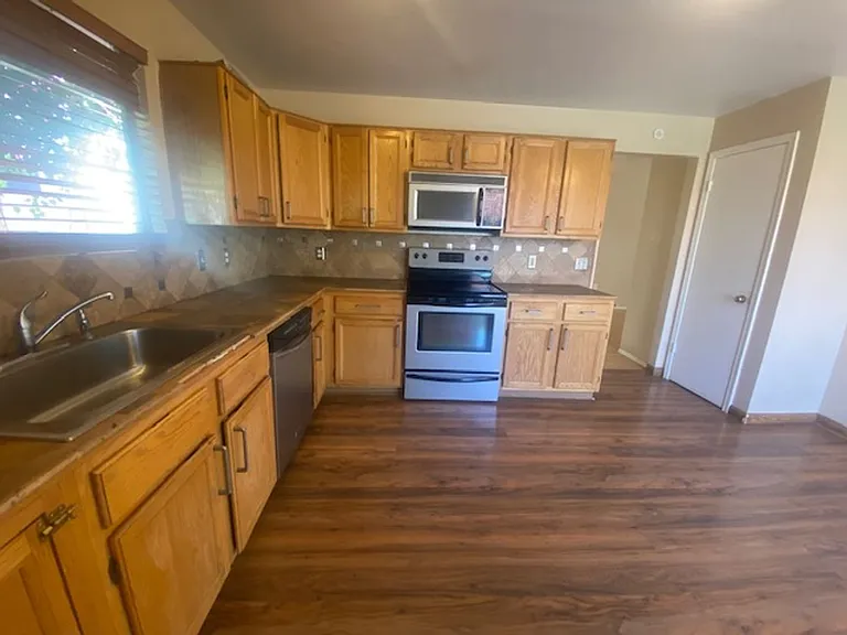 1249 E Laurel Ave — Photo 18