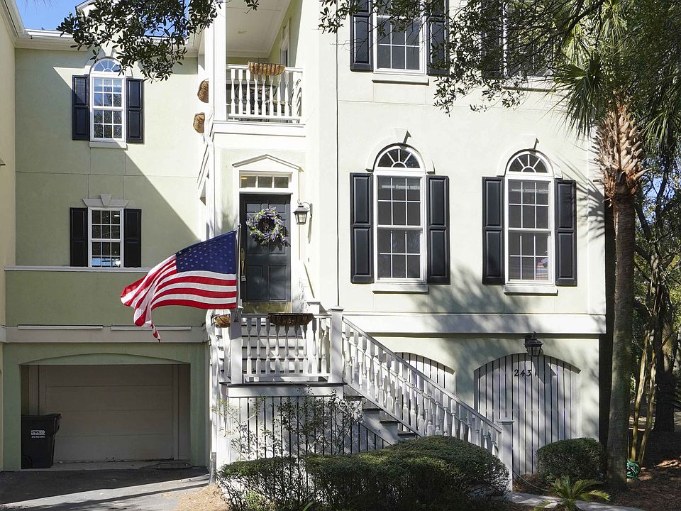 1st image of 2431 Racquet Club Dr