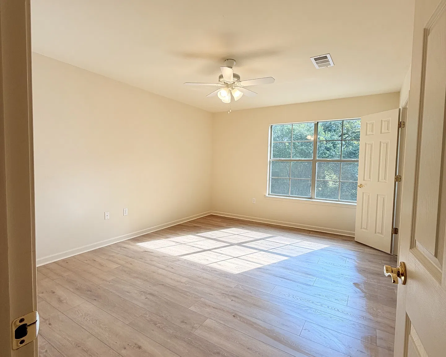 2 bed, 1.5 bath, 1050 sqft, $1,200 — Photo 3