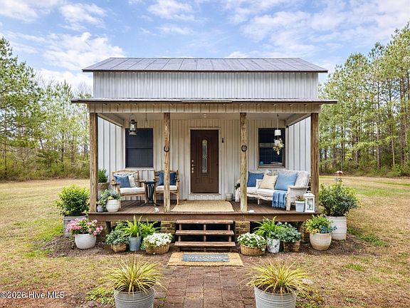 3rd image of 687 Alligator Creek Road