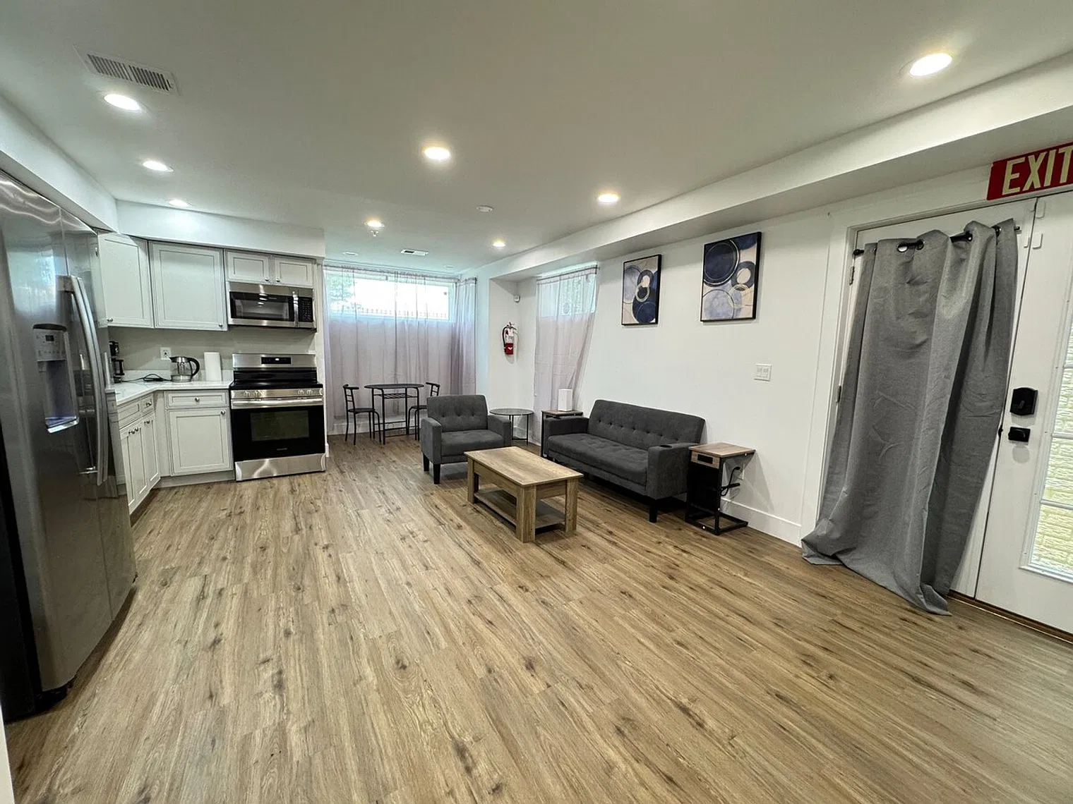 2 bed, 1.0 bath, $4,715 — Photo 3