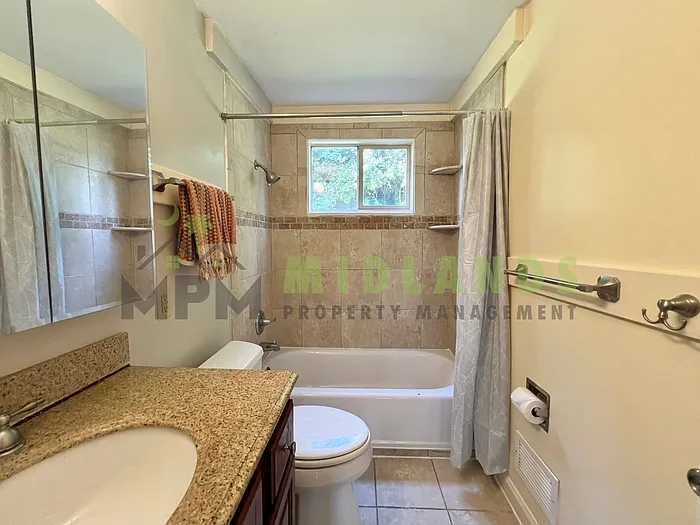 621 Henderson St — Photo 15