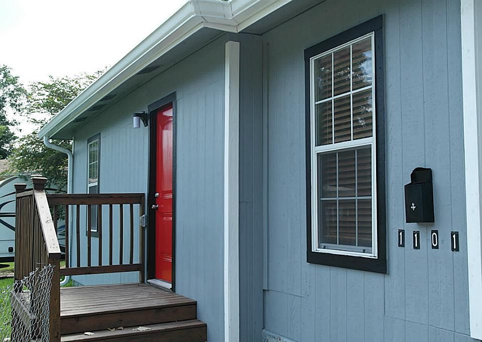 1st image of 1101 10th Ave N