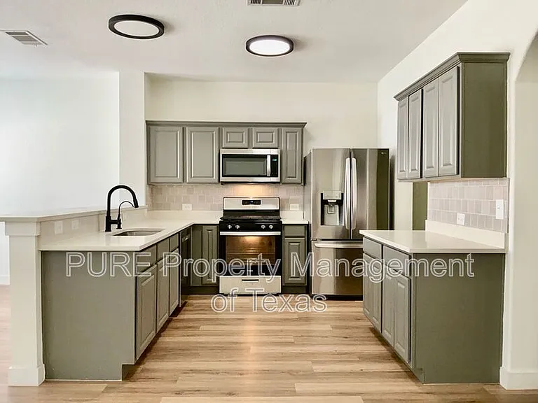 1405 Summercrest Blvd — Photo 8