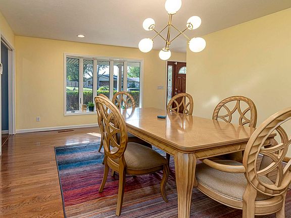 5th image of 638 Indian Hill Dr