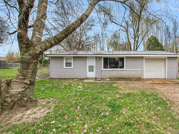 1844 Swaney Rd, Walled Lake, MI 48390